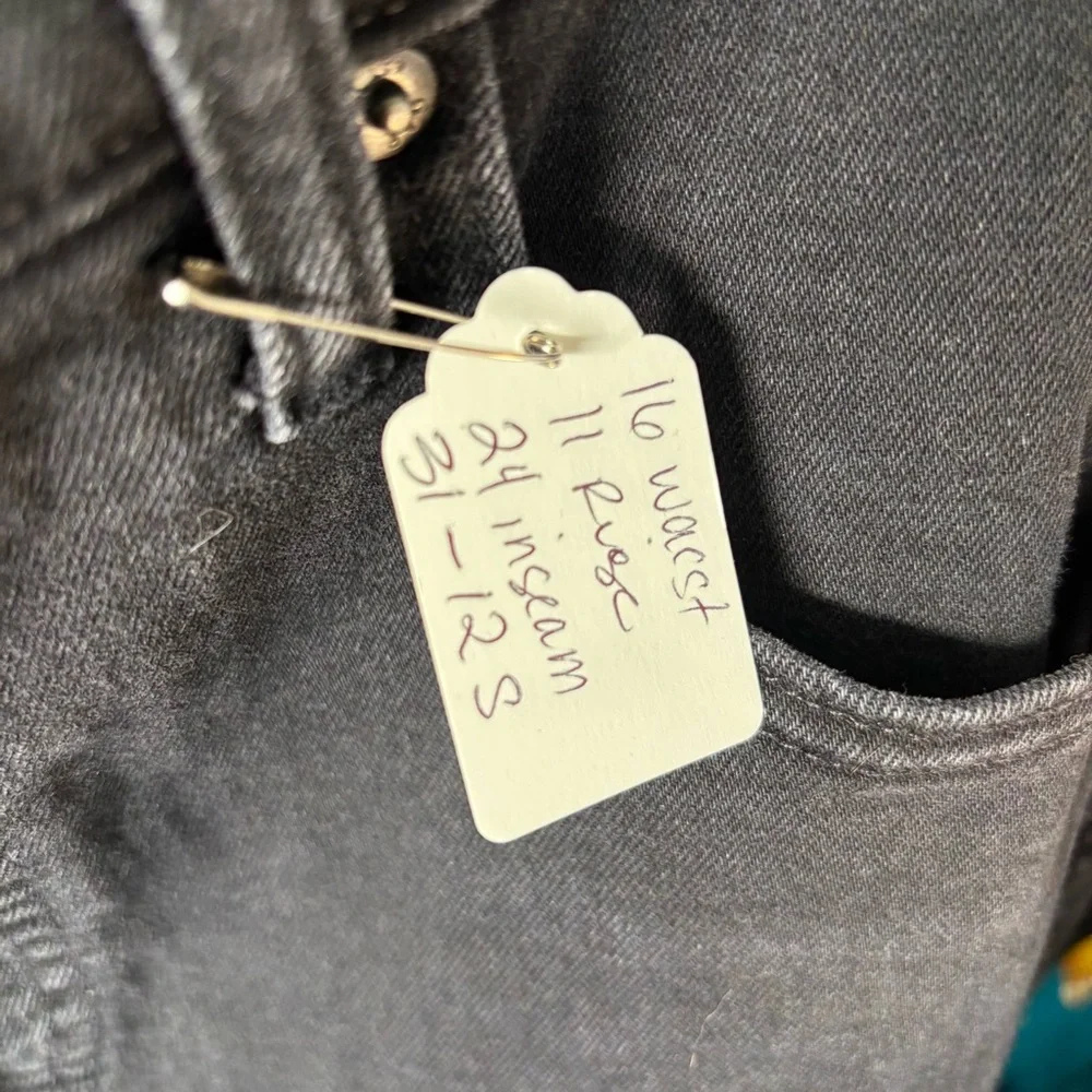 GAP Women’s Dark Gray Straight Jeans 31